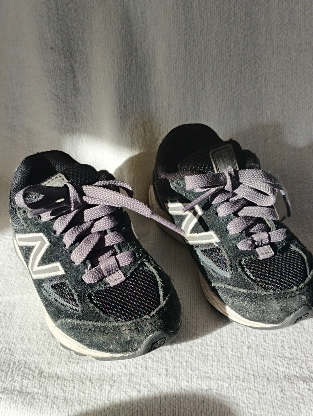 New Balance Kids Black Sneakers Silver Accents Sz 5